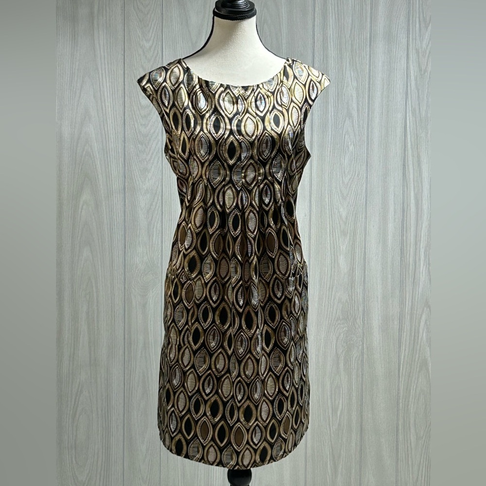 Mark. Pleated shift dress with front pockets size medium